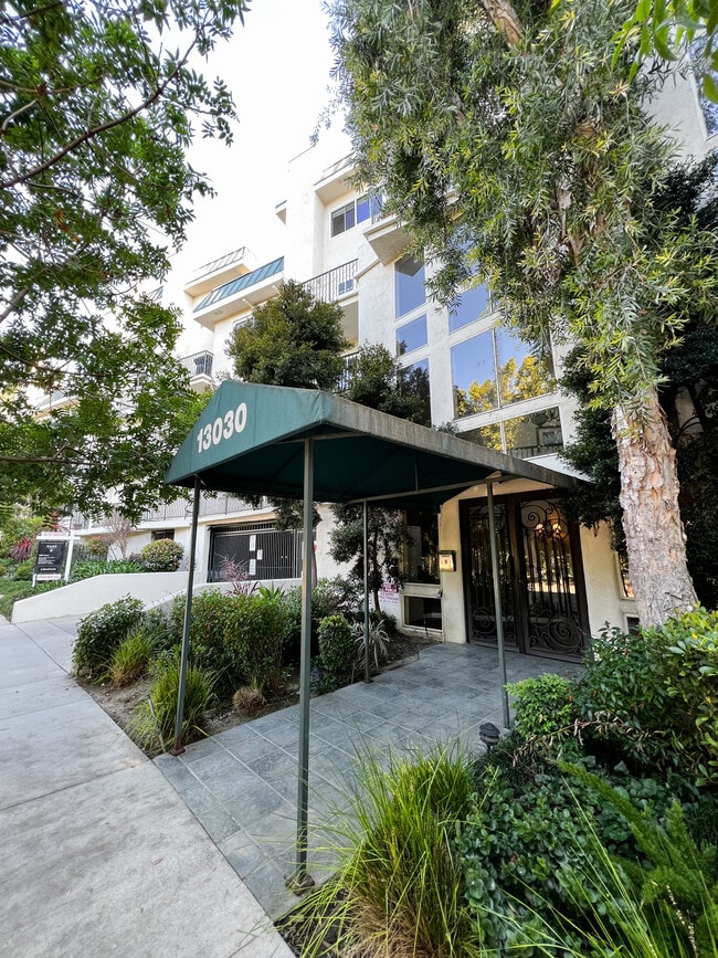 13030 Valleyheart Dr Unit 108, Studio City, CA 91604 Condo for Rent