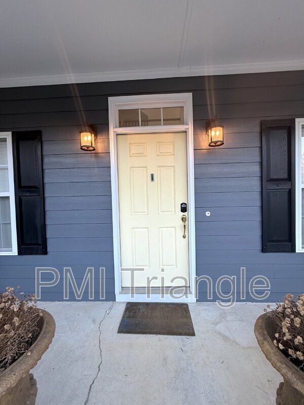 Building Photo - 3700 Fox Stone Dr