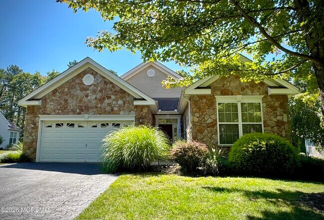 Building Photo - 105 Golf View Dr