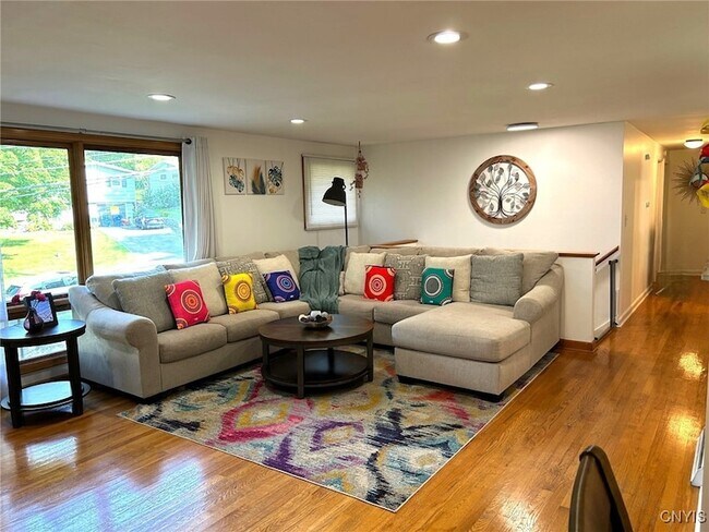 Foto del edificio - 302 Oakridge Dr