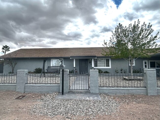 Foto del edificio - 1511 Rawhide Dr