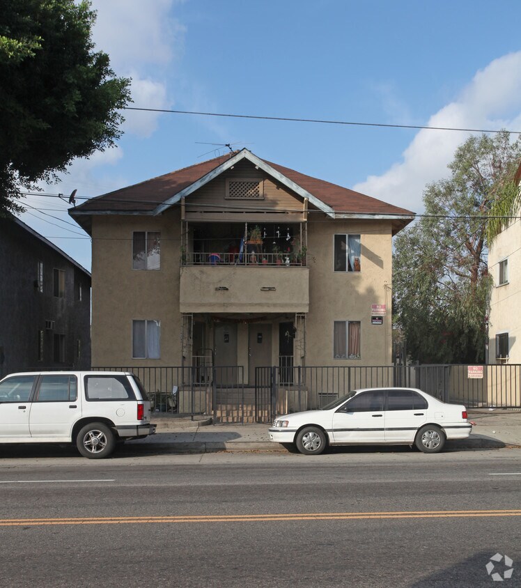 Building Photo - 1939 Daly St