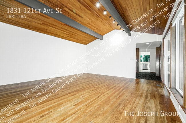 Foto del edificio - 1831 121st Ave SE