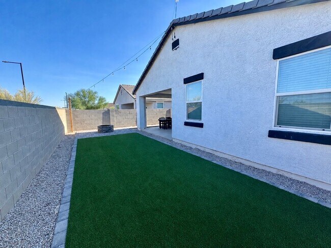 Building Photo - 25277 N 155th Dr