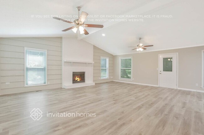 Building Photo - 5421 S Lake Dr