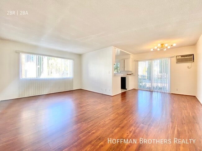 Building Photo - 8206 Romaine St