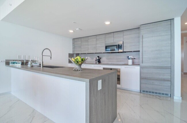 Foto del edificio - 400 Sunny Isles Blvd