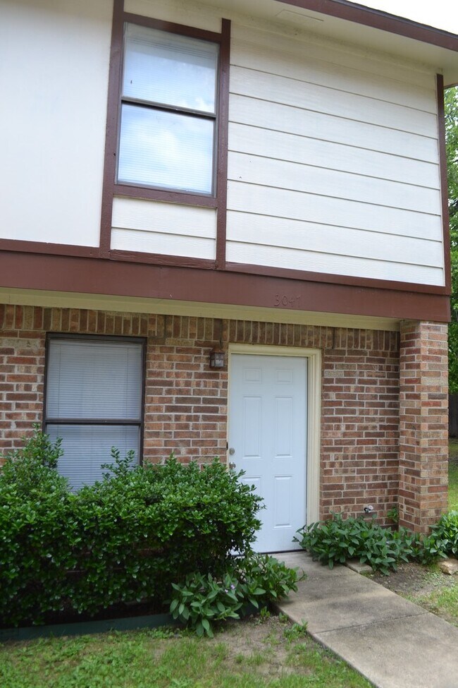 Foto del edificio - 3047 Olympia Dr