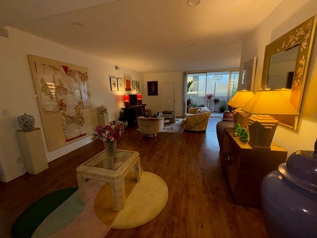 Building Photo - 1541 Hayworth Ave