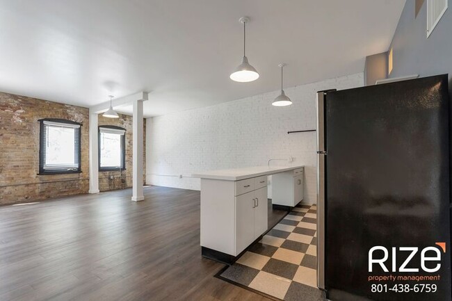 Building Photo - 337 Pierpont Ave