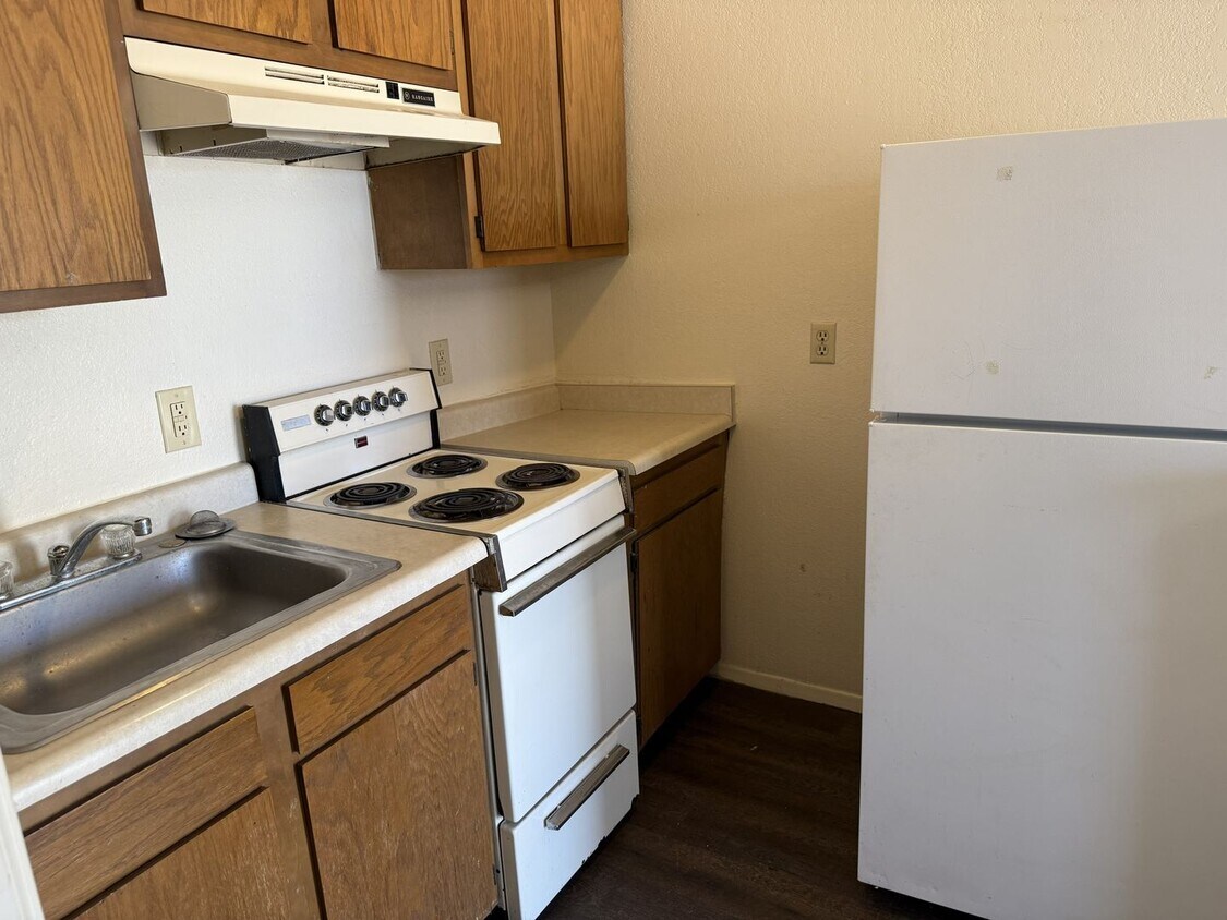 Building Photo - Plain