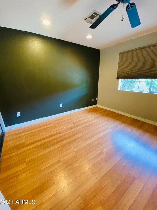 Foto del edificio - 1850 E Maryland Ave