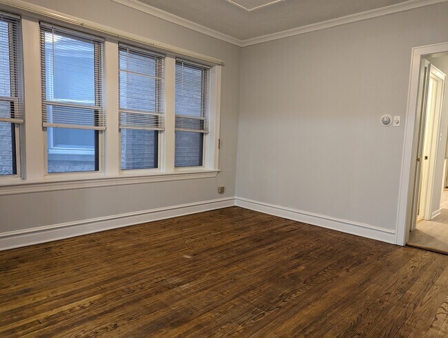 Foto del edificio - 5650 N Spaulding Ave