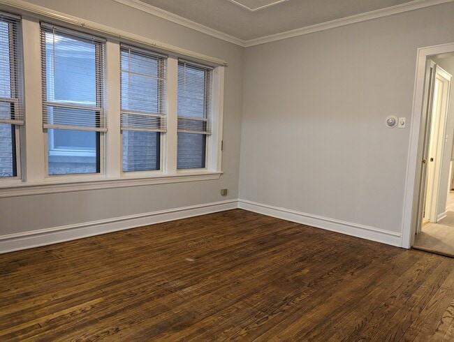 Building Photo - 5650 N Spaulding Ave