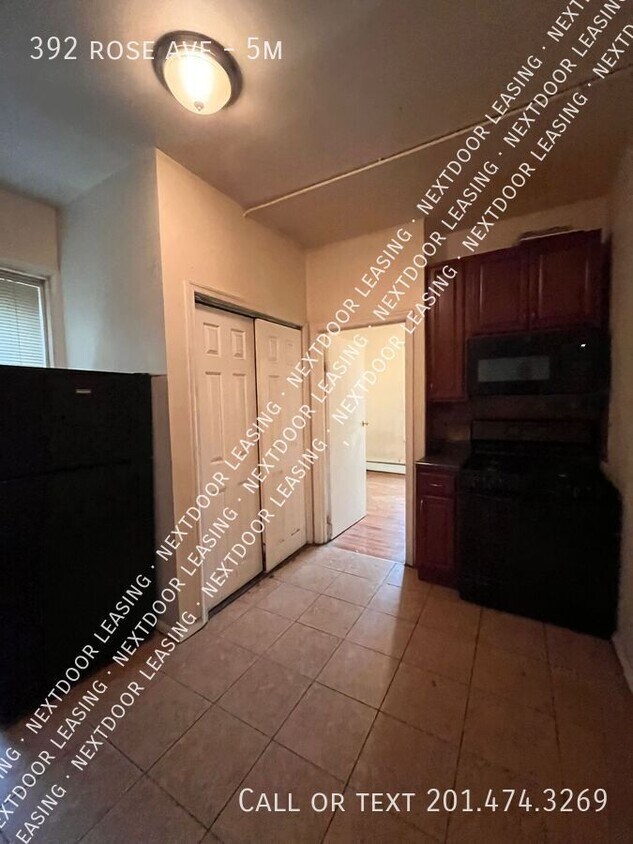 Foto principal - 392 Rose Ave