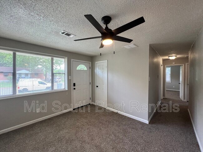 Building Photo - 2401 Scaper St