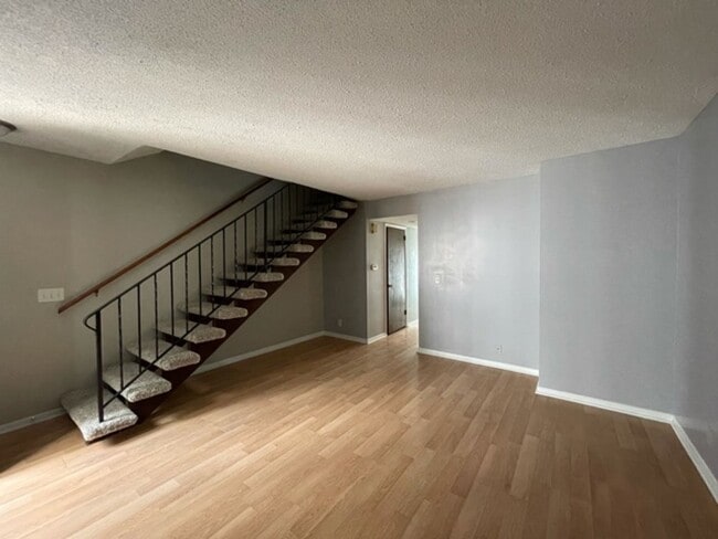 Foto del edificio - Spacious 2 bedroom Townhome