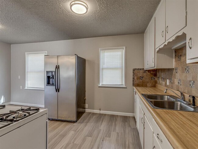 Foto del edificio - 1700 Hanna Dr