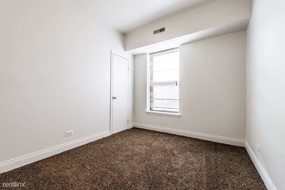 Primary Photo - 4 br, 2 bath Apartment - 5046 S Champlain Ave