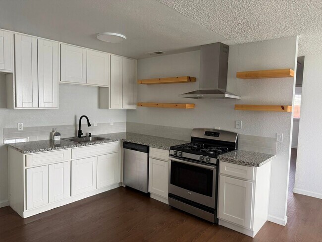 Photo - 5310-5312 Wallaby Way Apartment