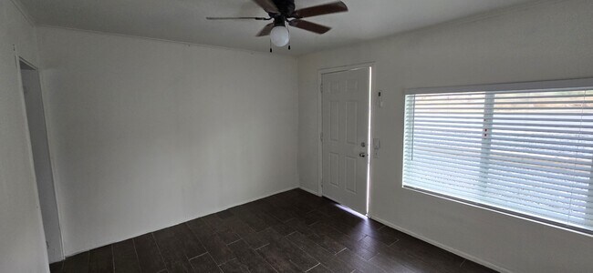 Foto del edificio - 940 S Stone Ave