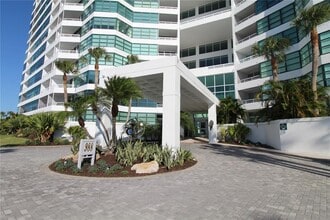 Building Photo - 988 Blvd of the Arts