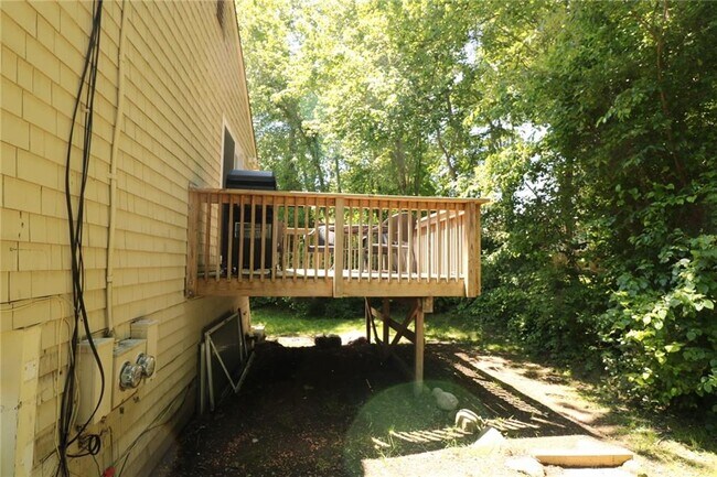 Building Photo - 17 Clara Ln