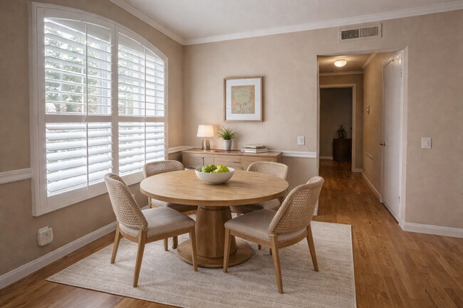 Foto del edificio - 2 Bedroom Condo in Orange