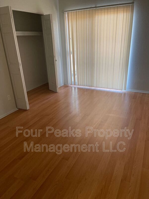 Photo - 2813 E Paradise Ln House