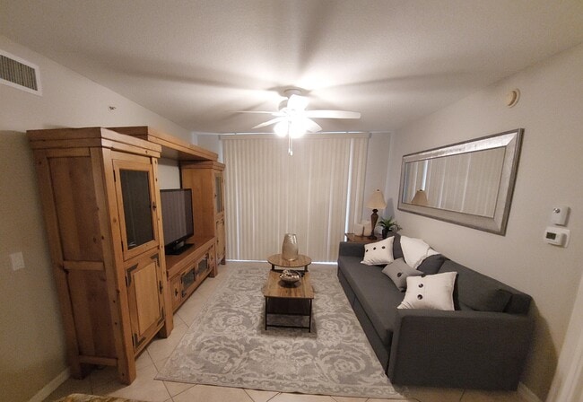 Building Photo - 805 Villa Cir