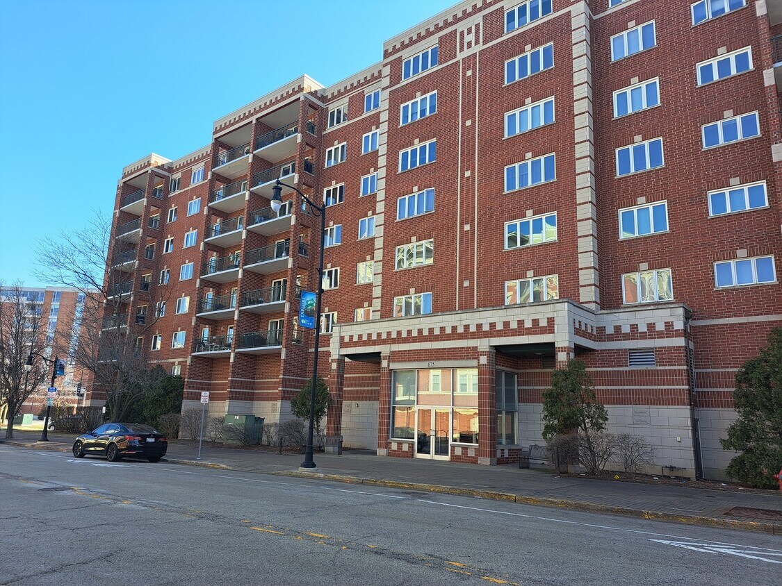 Primary Photo - 675 Pearson St