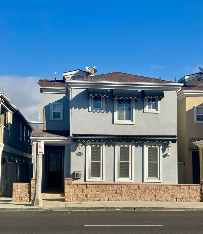Primary Photo - 206 E Balboa Blvd