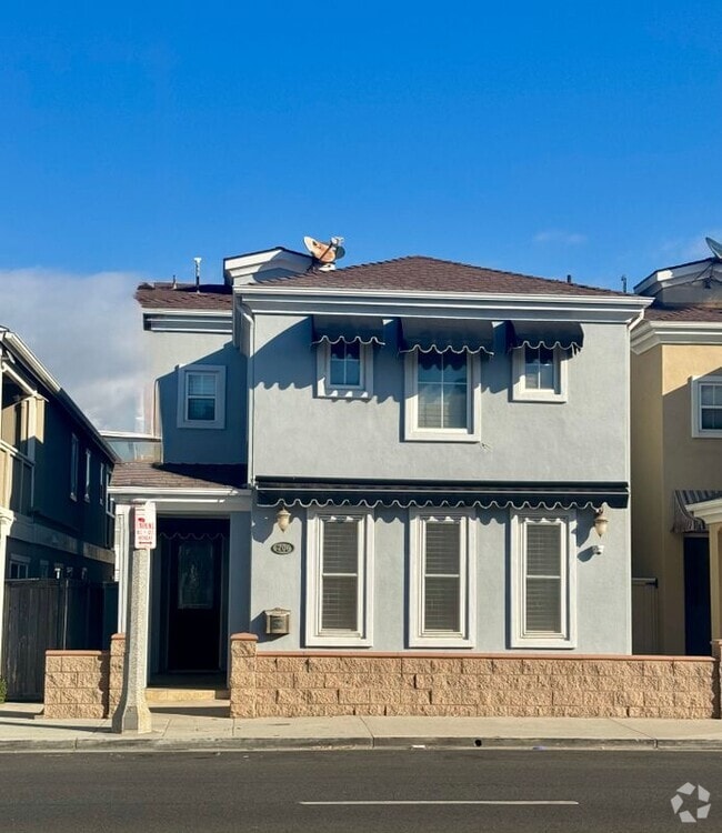 Building Photo - 206 E Balboa Blvd