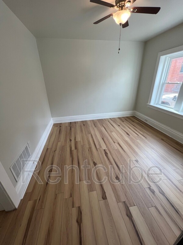 Foto del edificio - 247 W 11th St