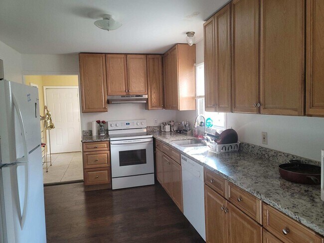 Building Photo - 293 Glenn Oak Dr