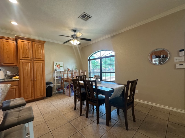 Building Photo - 221 Gurley Ln