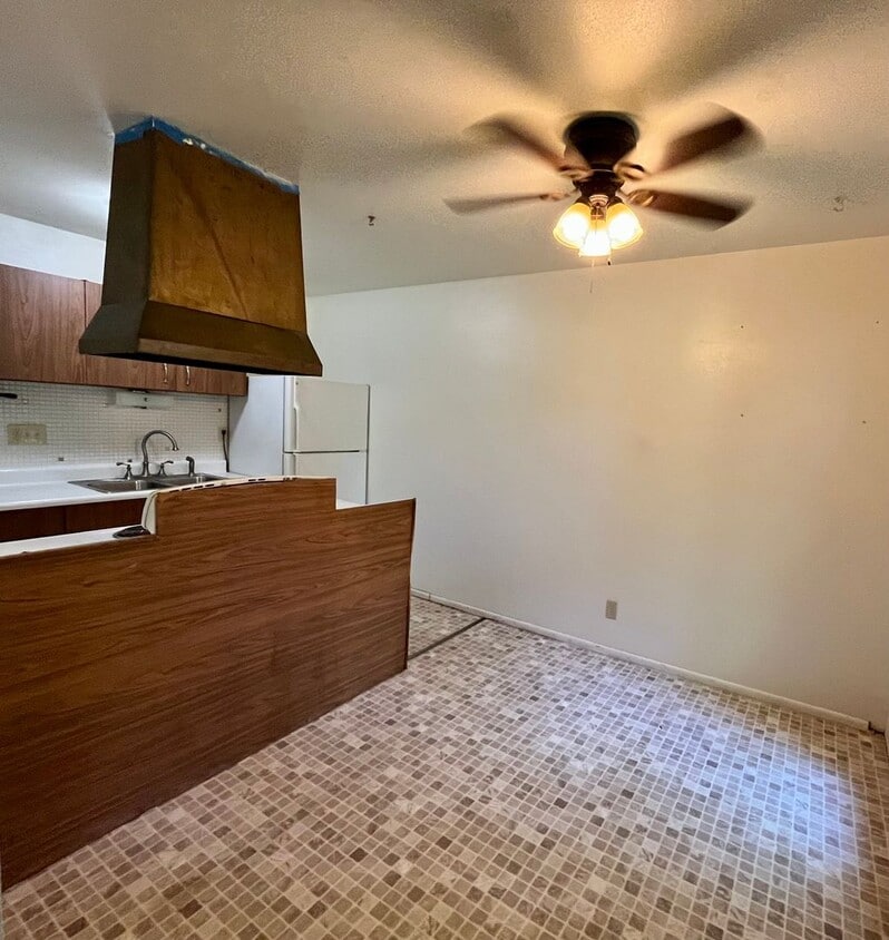 1011 Washington Ave Unit E, Alton, IL 62002 Room for Rent in Alton, IL