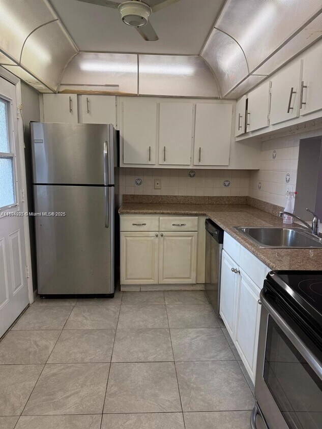 Foto principal - 2800 NW 56th Ave