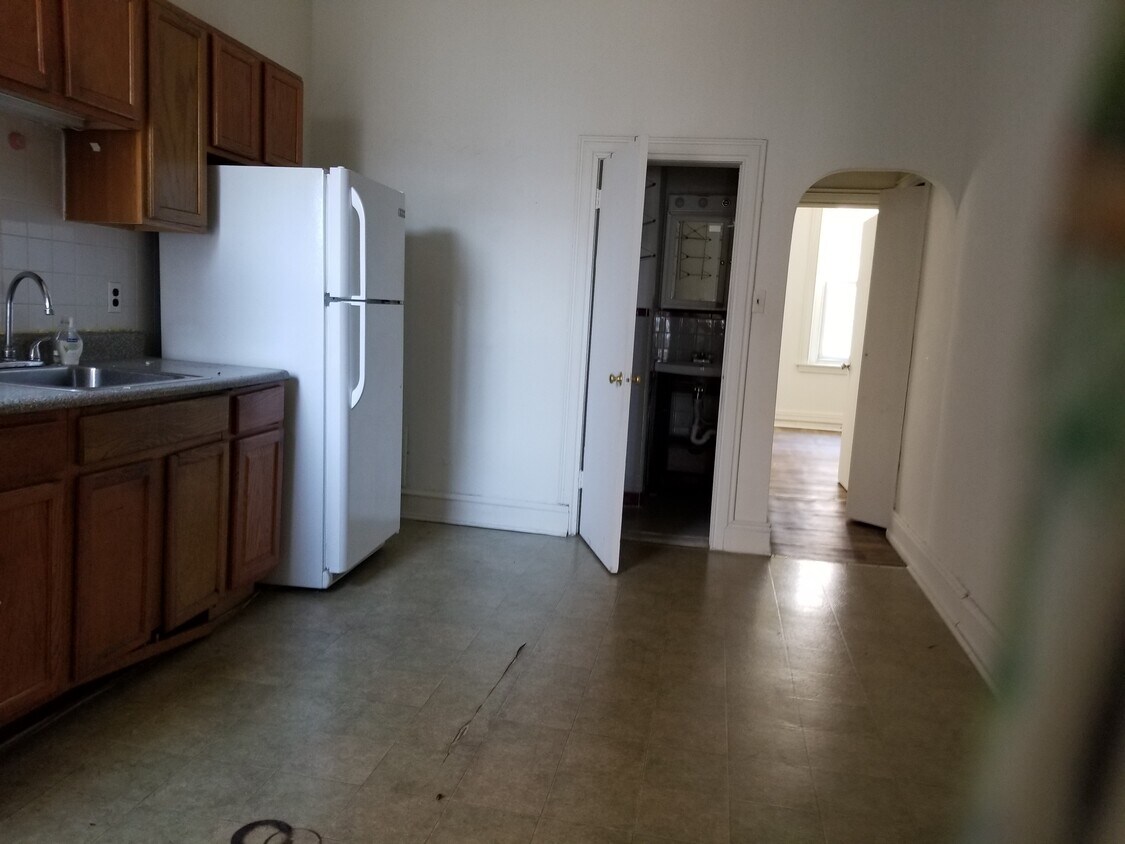 Building Photo - 214 S 43rd St