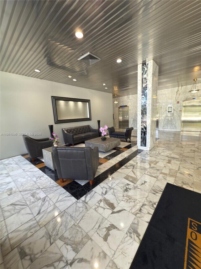 Foto del edificio - 3675 N Country Club Dr