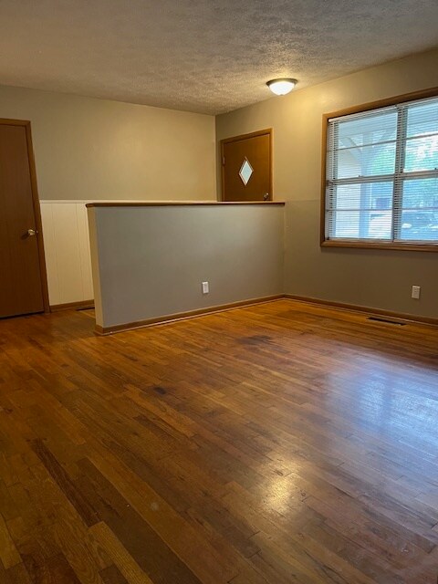 Building Photo - 2545 S Nettleton Ave