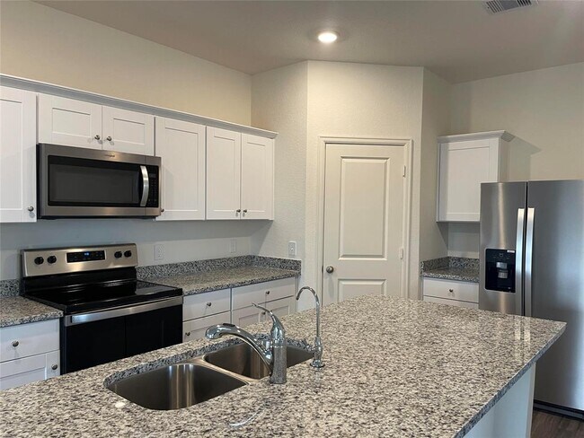 Building Photo - 27211 Blue Pool Dr