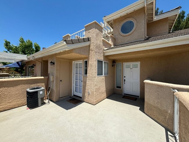 Building Photo - Spacious 2-Bedroom Condo with Loft & Resor...