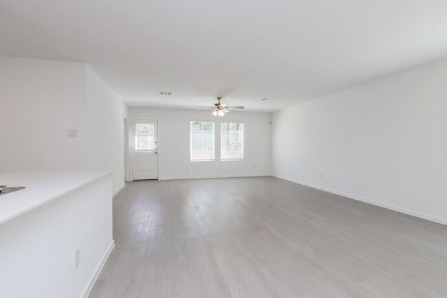 Building Photo - 16002 Tallis Dr