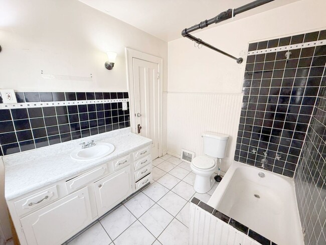 Foto del edificio - 3 BED 1 BATH BEAUTIFUL SINGLE FAMILY HOME