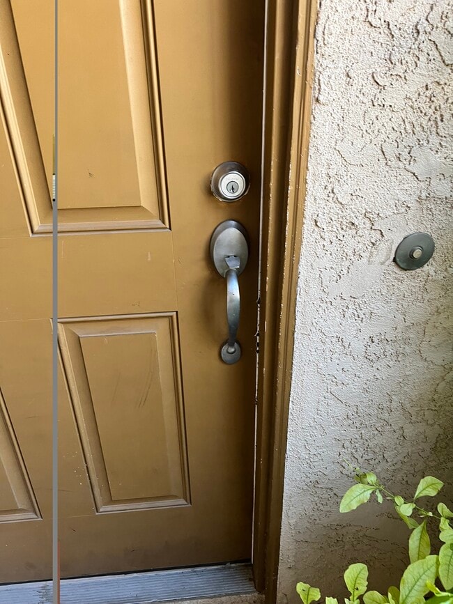 Building Photo - 1423 Graves Ave