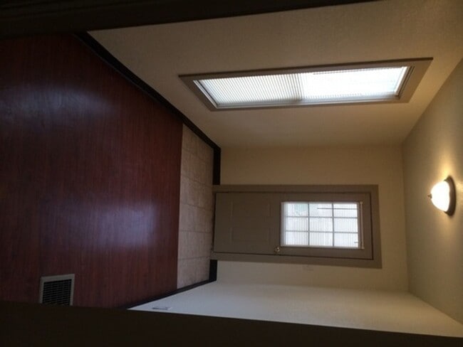 Building Photo - 464 Poplar St