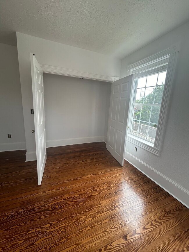 Foto del edificio - 614 E Gwinnett St