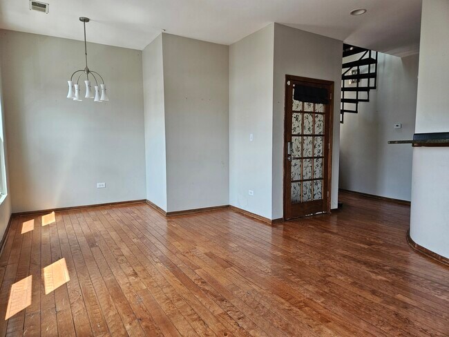 Building Photo - 1618 W Blackhawk St