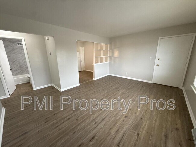 Foto del edificio - 7701 W Hampton Ave